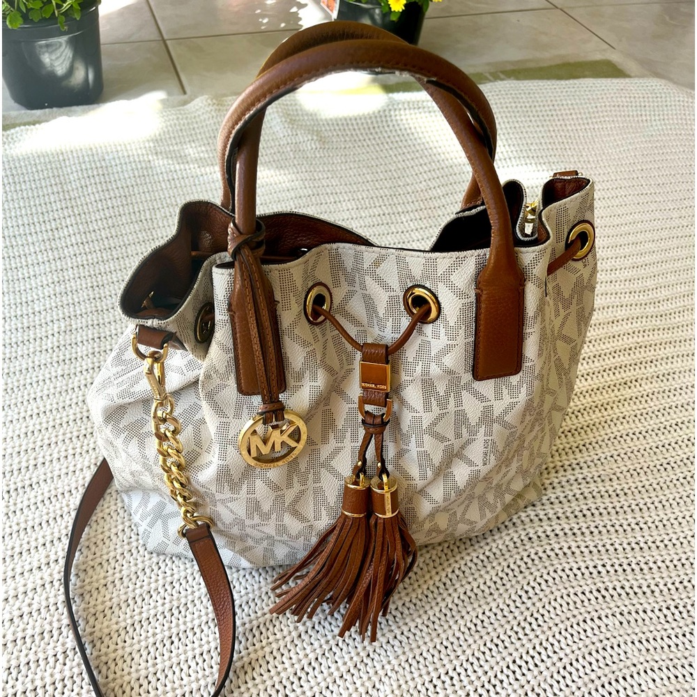 Michael Kors, like new, signature shoulder bag